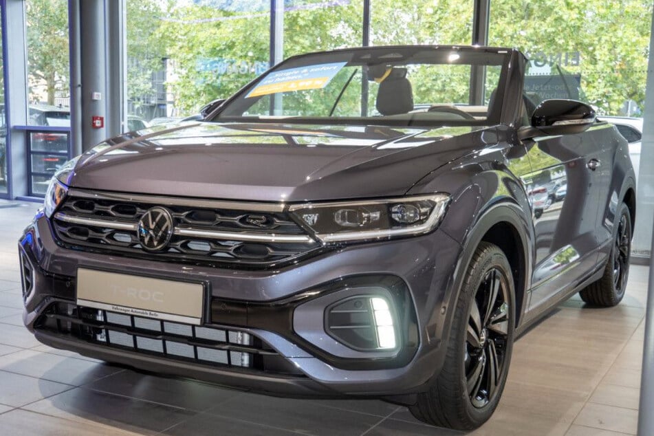 Der VW T-Roc Cabriolet R-Line 1.5 l TSI OPF 110 kW (150 PS) 7-Gang-DSG mit 10.366,00 Euro Preisvorteil.