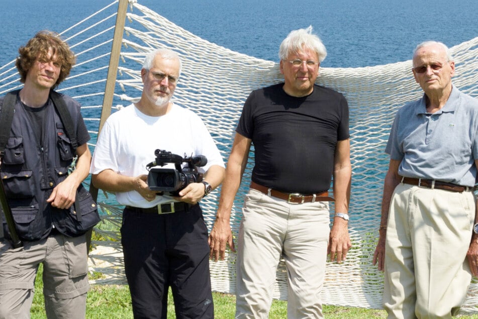 Dreharbeiten auf Sardinien, v.r.n.l.: Prof. Dr. Carl Hahn, Prof. Eberhard Görner, Kameramann Markus Stoffel BVK, Tonmann Rüdiger Sturm.