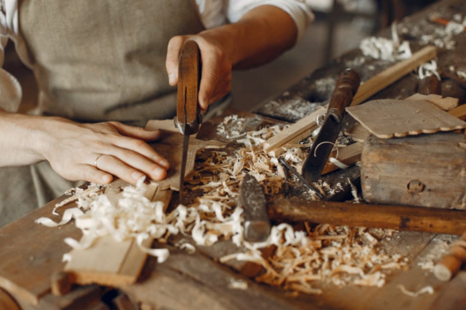 Im Deutschen Landwirtschaftsmuseum Schloss Blankenhain in Crimmitschau findet wieder der Holz- und Handwerkertag statt. (Symbolbild)