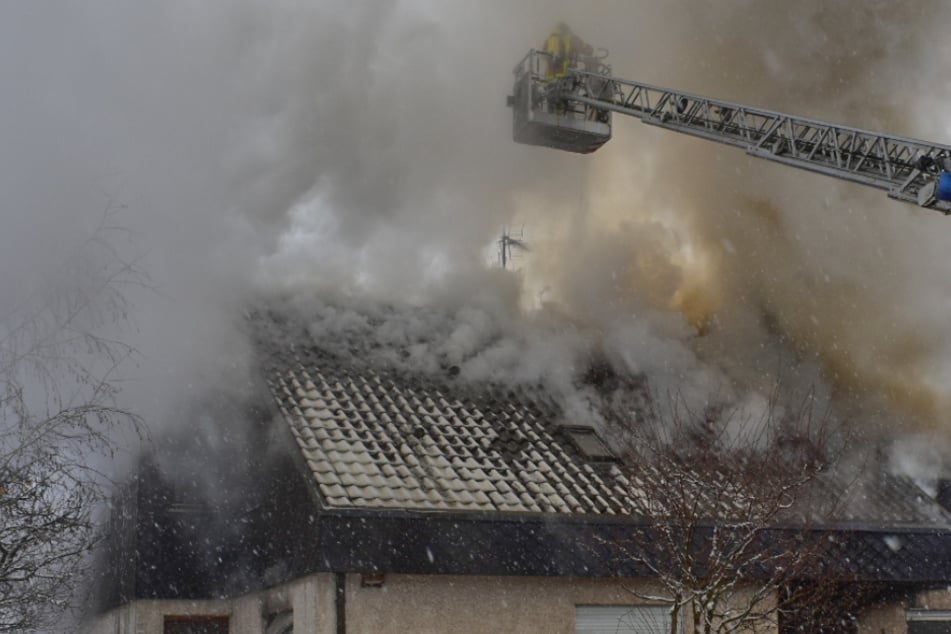 Dieses Haus in Westhausen ist ausgebrannt.