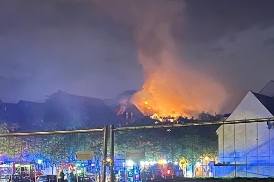 Schon von Weitem waren die Flammen in Bernburg zu sehen.