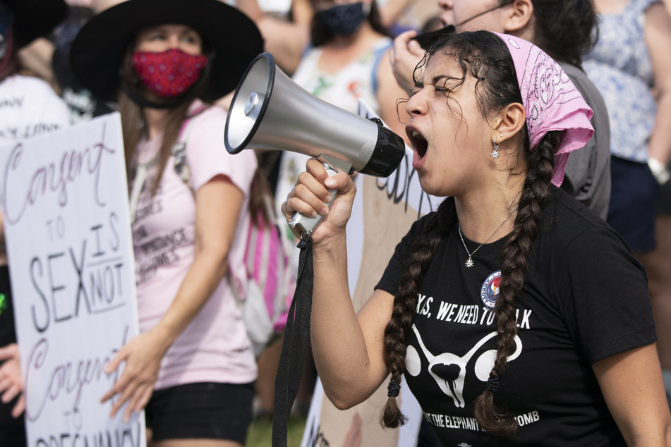 Rückschlag für Frauenrechte: Heftiges Abtreibungsgesetz wieder in Kraft