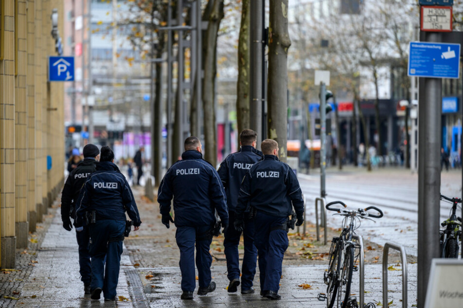 Chemnitzer City-Streife Schnappt Mutmaßlichen Einbrecher Und Drogendealer