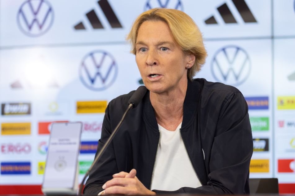 Bundestrainerin Martina Voss-Tecklenburg (55) setzt sich für einen offeneren Umgang mit dem Thema Menstruation ein.