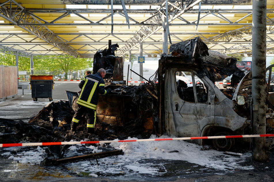 Anfang Mai, wenige Tage nach Willi Herrens (✝45) Tod, brannte sein Food-Truck vollständig aus.