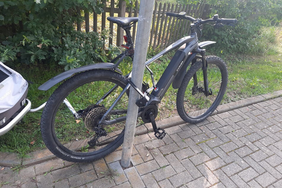 Das E-Mountainbike war mit einem Stahlfaltschloss gesichert worden, das hielt die Diebe aber nicht auf.