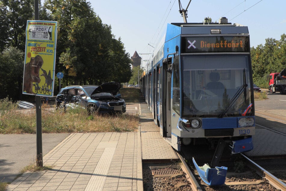 Im Leipziger Osten sind am Donnerstag ein Auto und eine Tram miteinander kollidiert.