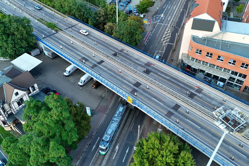 In Magdeburg müssen zwei weitere Ringbrücken gesperrt werden, diesmal in der Brenneckestraße und in der Halberstädter Straße.