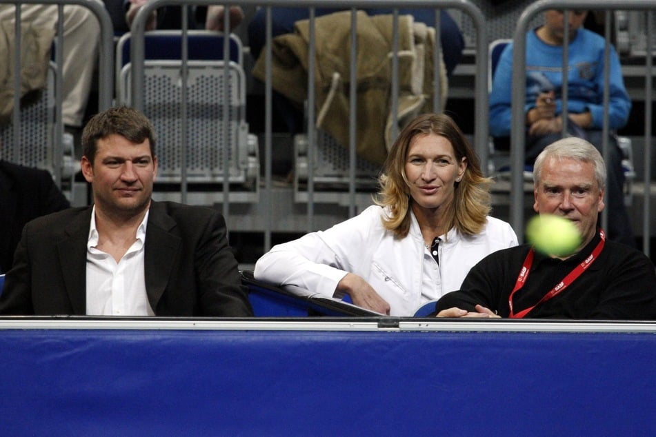 Ein Bild aus vergangenen Tagen: Michael Peter Graf (l., 55) neben seiner Schwester Steffi Graf (57) während eines Benefizspiels im Rahmen des Tennis Damen Children for Tomorrow 2007. (Archivbild)