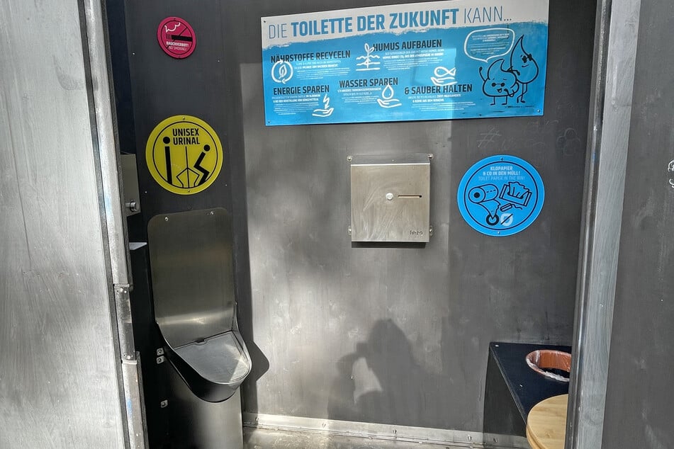 Die Stadt möchte für ihr Projekt neuartige Anlagen testen, die unter anderem einen Wickeltisch haben. Allerdings hat die Ersatz-Toilette das nicht.