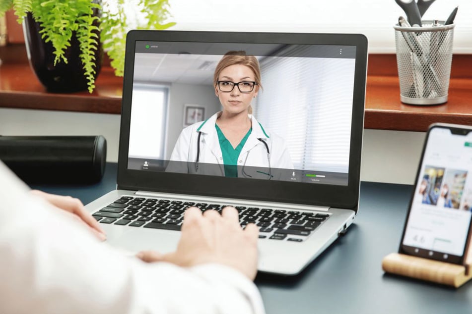 Mit der AOK NAVIDA super schnell online zum Arzt