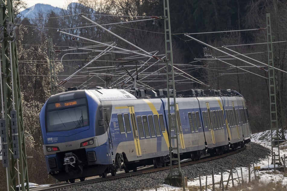 Viele Pendler fahren von Rosenheim nach München. (Archivfoto)