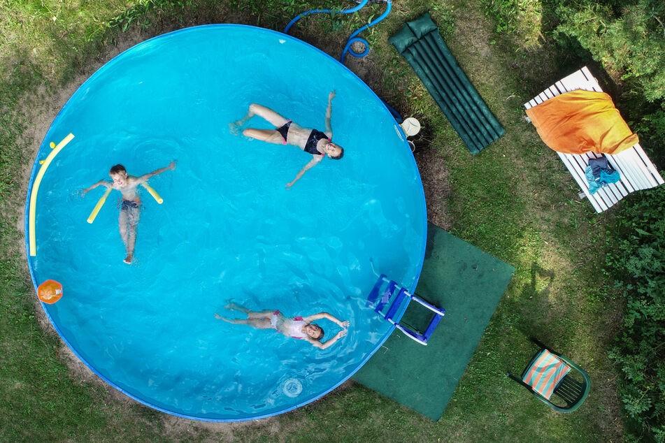 Trotz Wasserknappheit müssen sich Poolbesitzer in Sachsen-Anhalt keine Sorgen machen.