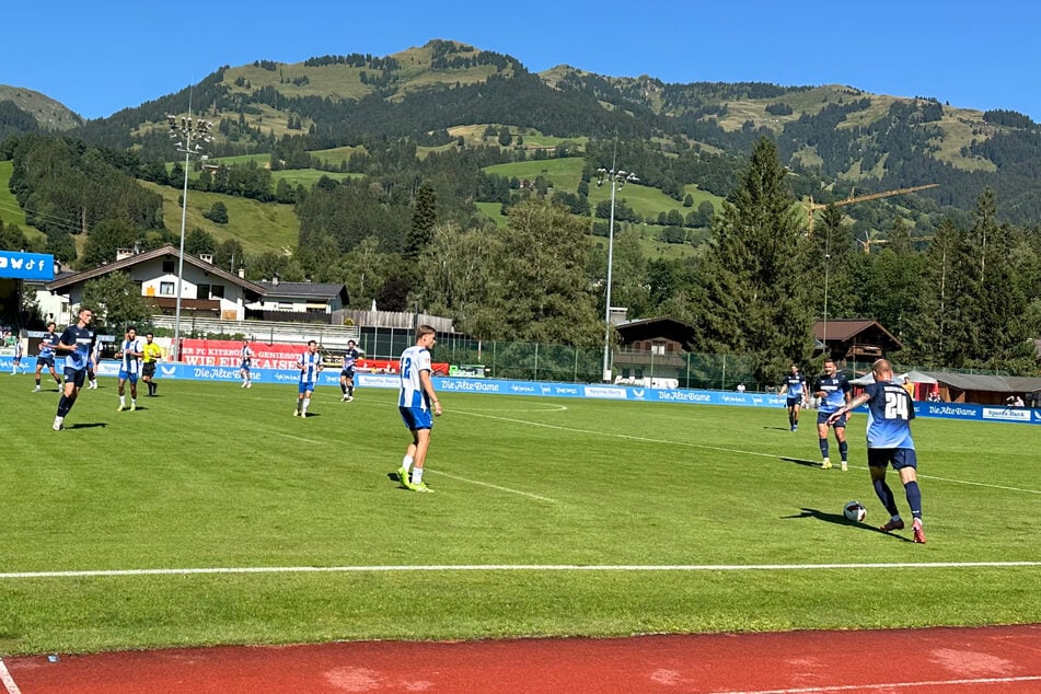 Beim internen Test machte Thorsteinsson (r.) mit seinem Doppelpack auf sich aufmerksam.