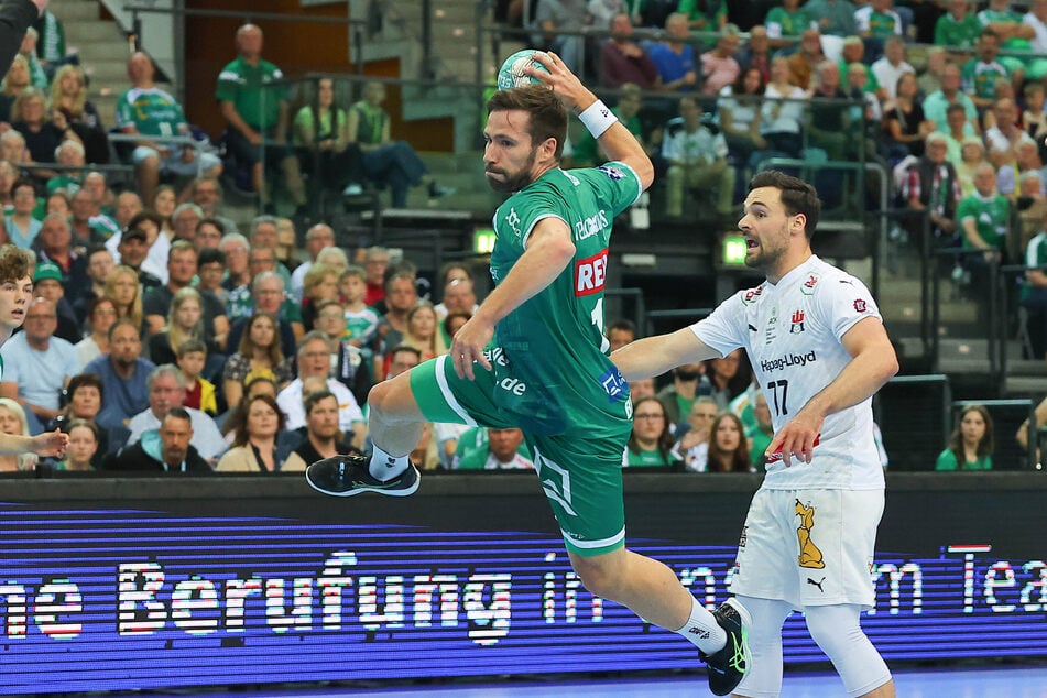 Leipzigs Handballern gelingt der erste offizielle Bundesliga-Heimsieg gegen den HSV Hamburg. Das Duell der Tabellennachbarn entpuppt sich als einseitige Angelegenheit.