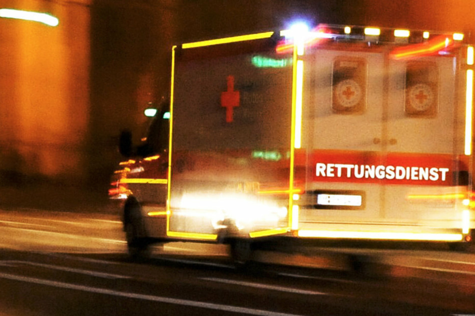 Die Rettungskräfte konnten das Leben des Mannes nach dem folgenschweren Unfall in der Nähe von Rosenheim nicht mehr retten. (Symbolbild)
