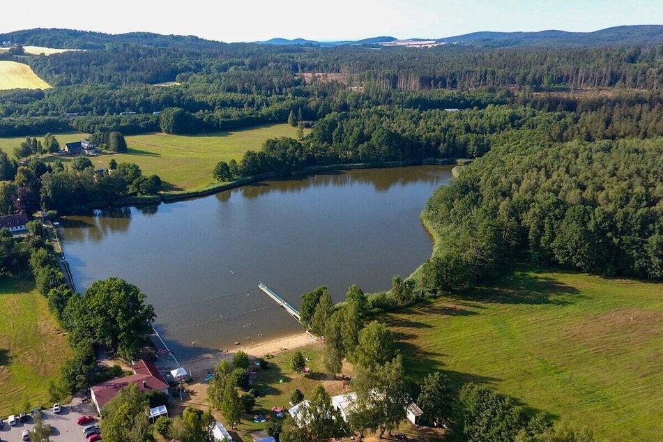 Naturbad Buschmühle. Hier entdeckten Badegäste am gestrigen Montagabend einen leblosen Mann im Wasser.