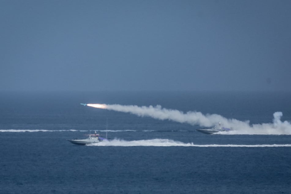 Die Nato hat sich zurückhaltend zu den Forderungen von US-Präsident Donald Trump nach einem Bündniseinsatz in der Meerenge zwischen dem Iran und der Arabischen Halbinsel geäußert.