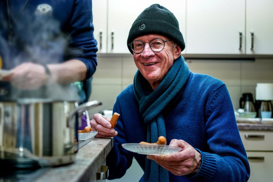 Gerd Grabowski (79) koordiniert die sieben Nachtcafés der Kirchgemeinden in Dresden.