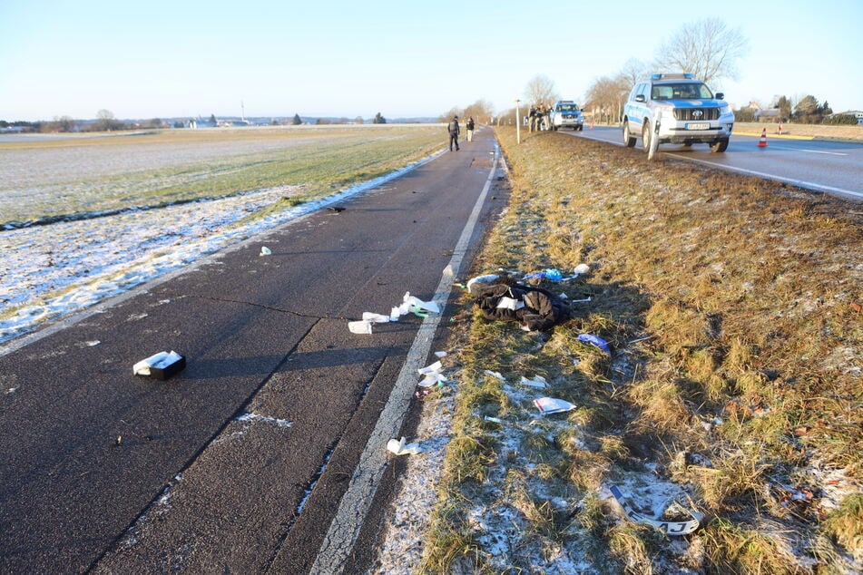 Der 19-Jährige kam nach rechts von der Straße ab und landete auf einem Rad- und Fußweg.