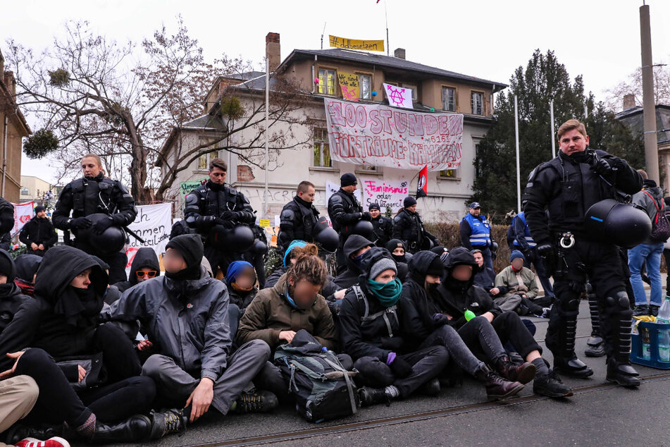 Im Jahr 2020 hatten Aktivisten die ungenutzten Gebäude besetzt, protestierten gegen deren Leerstand.