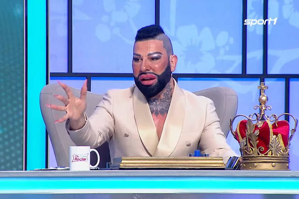 Chefjuror Harald Glööckler (60) mag nicht, dass Celia nicht zuhört.