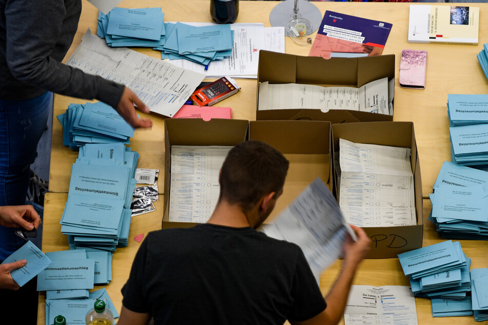 In Leipzig werden für die Bundestagswahl 5500 Wahlhelfer und Wahlhelferinnen gesucht. (Symbolbild)