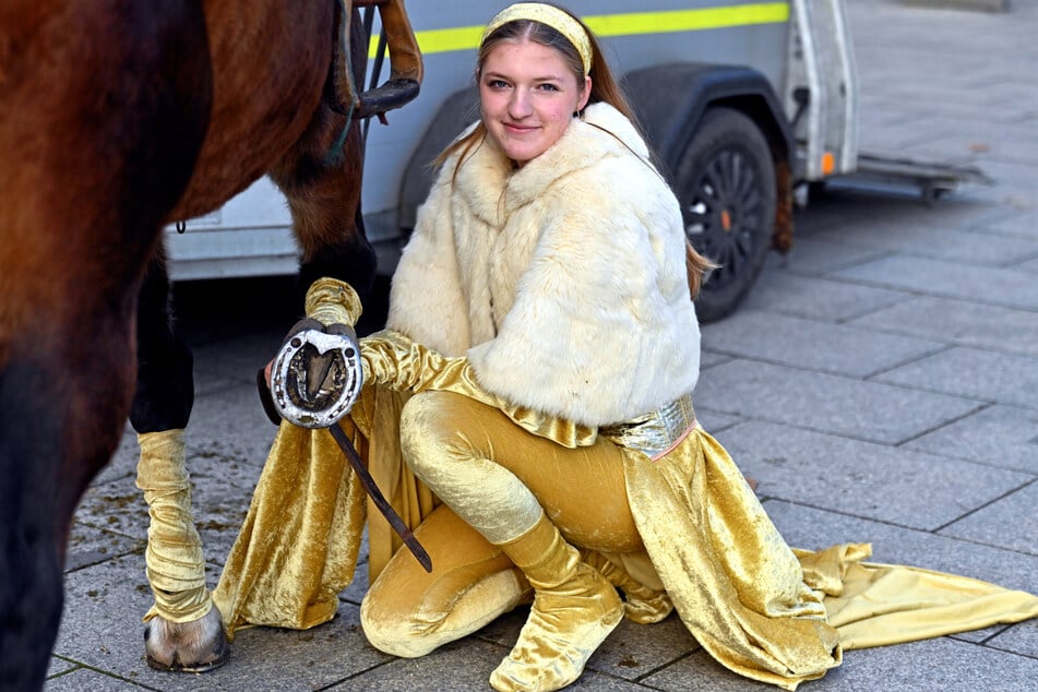 In ihrer Freizeit verbringt die 17-Jährige viel Zeit auf dem Reiterhof. Foto: Petra Hornig