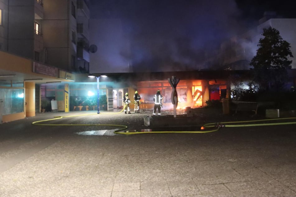Berlin: Sonnen-Center in Neukölln geht in Flammen auf: War es Brandstiftung?