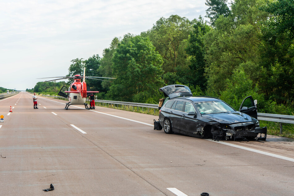 Ein Rettungshubschrauber kam nach einem schweren Unfall zwischen einem VW und einem BMW auf der A9 zum Einsatz.