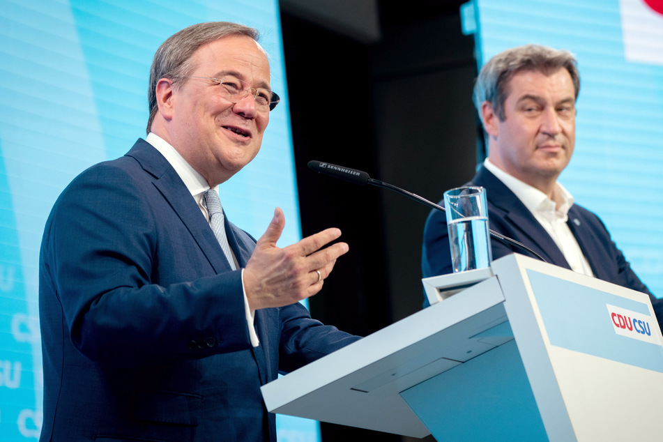 Union stellt Wahlprogramm vor: Kuscheln sich Laschet und Söder so zum Sieg?