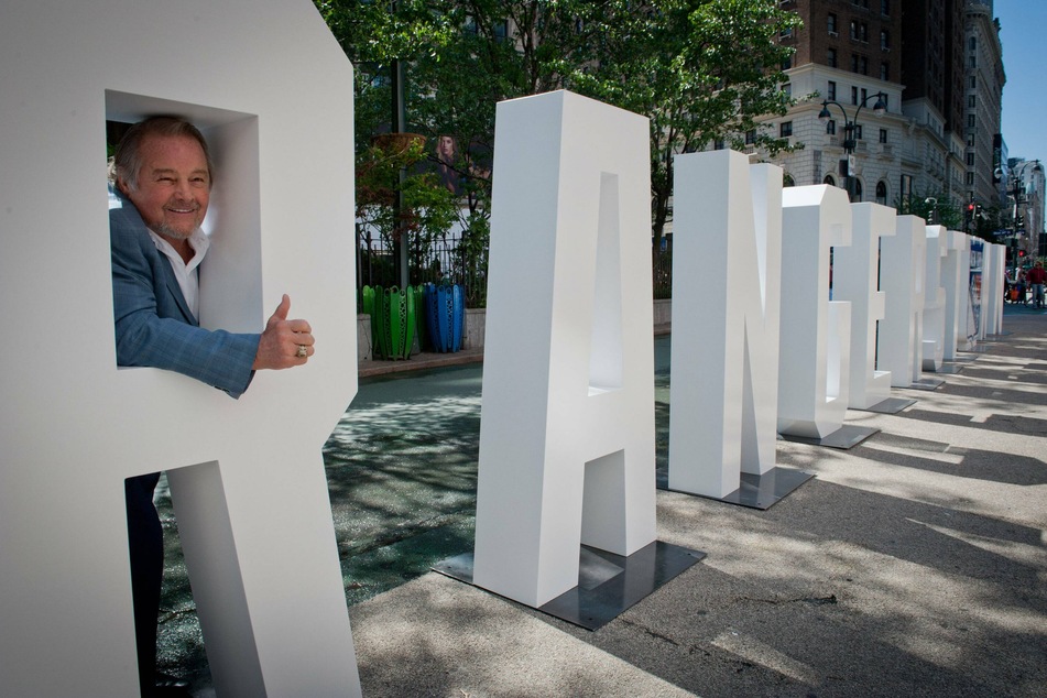 Gilbert at the 2014 unveiling of a Rangerstown sign in Herald Square.