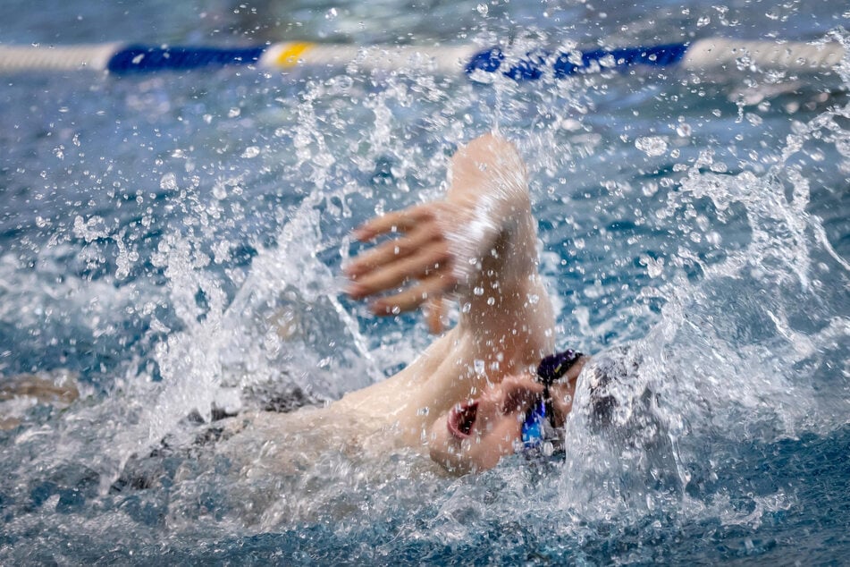 Das Freibad hat ein Becken mit wettkampfgerechten 50-Meter-Bahnen.