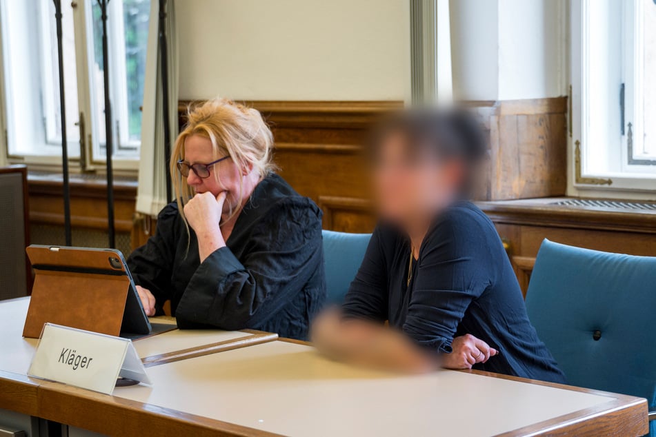 Mehr als 20 Jahre nach dem Verschwinden von Peggy forderte die Mutter des getöteten Mädchens (r.) aus Oberfranken Schmerzensgeld von einem ehemaligen Verdächtigen. Ohne Erfolg.