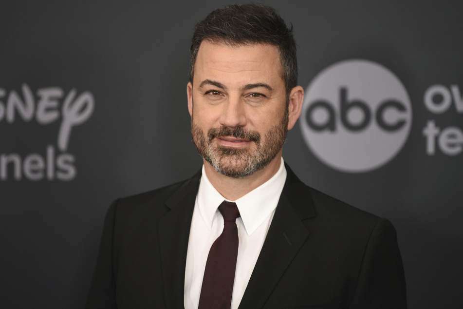 So sieht Jimmy Kimmel aus, wenn er sich nicht gerade die Haare verbrennt.