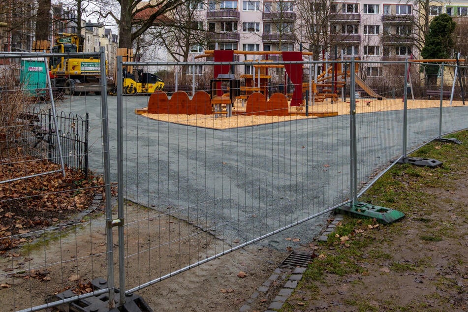 Ende Januar soll der Spielplatz auf dem Gerhart-Hauptmann-Platz genutzt werden können.