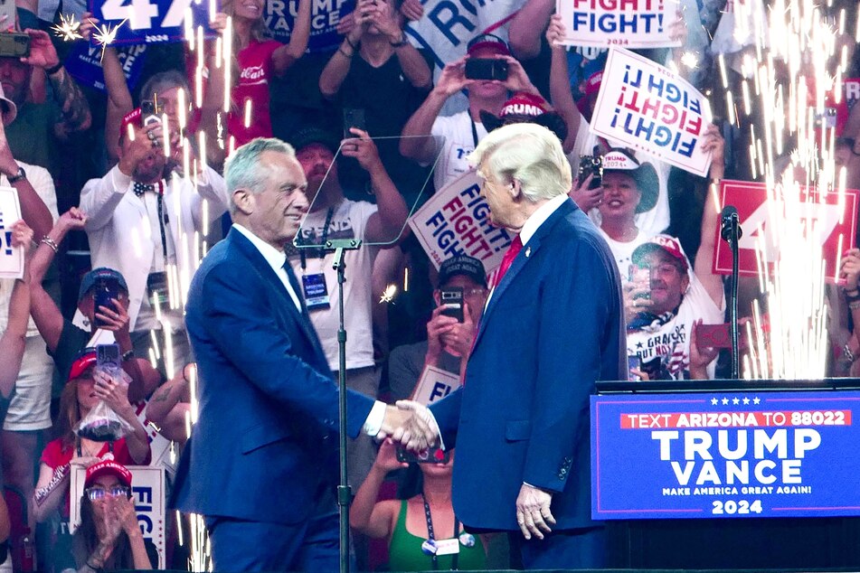 Donald Trump (r.) shaking hands with Robert F. Kennedy Jr. during a campaign rally at the Desert Diamond Arena in Glendale, Arizona, on August 23, 2024.