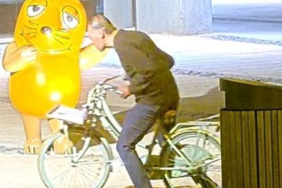 Der Mann war mit einem Damenfahrrad am Tatort aufgetaucht.