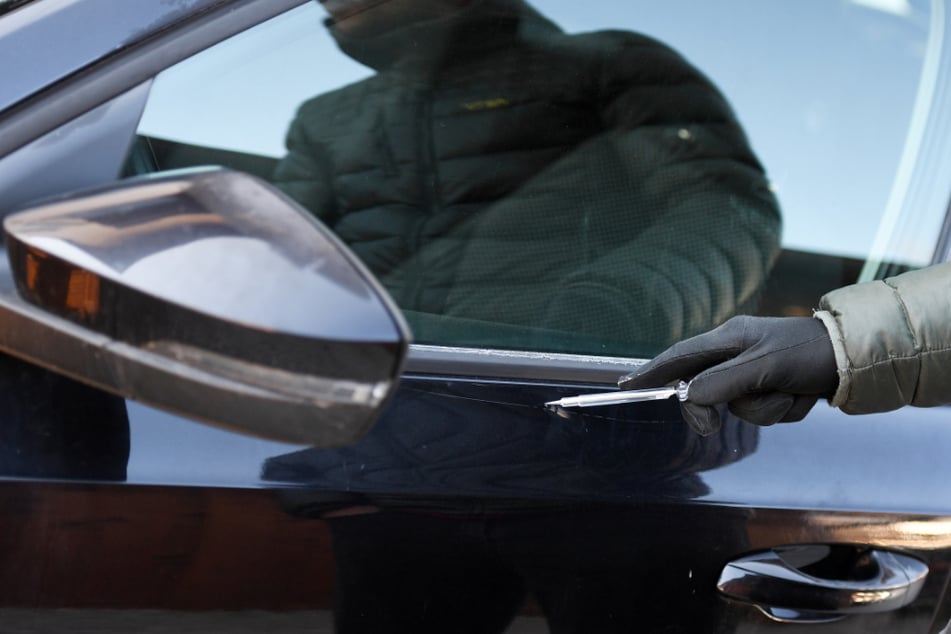 Ein Mann beschädigte in Mühlhausen über 80 Autos mit einem Messer (Symbolbild).
