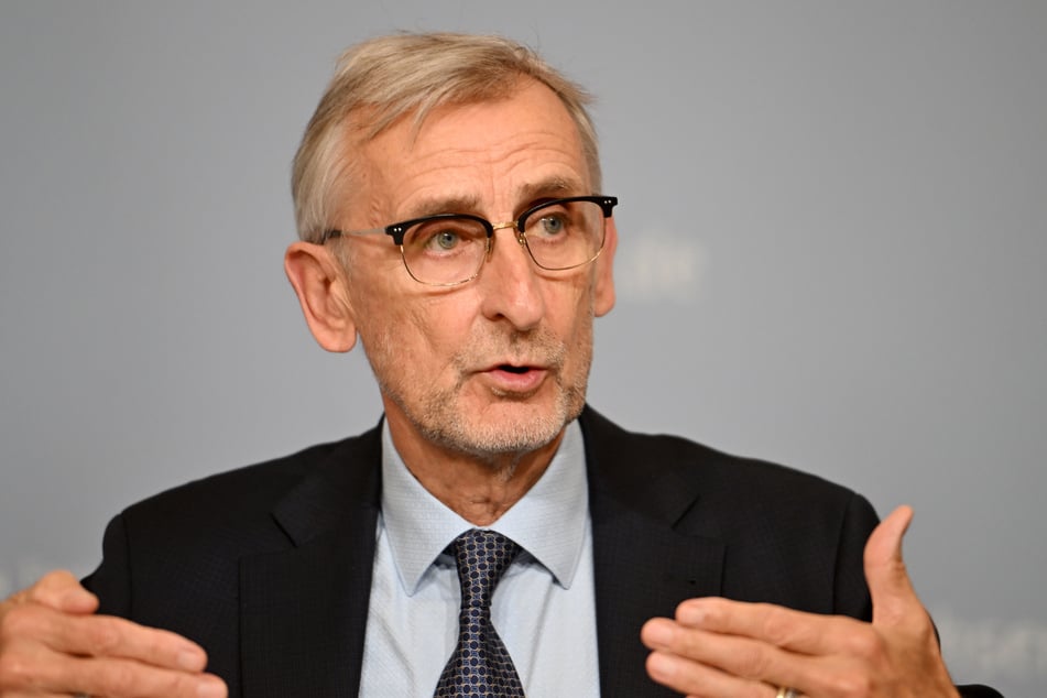 Innenminister Armin Schuster (65, CDU) rief ein neues Sicherheitsgremium ins Leben.