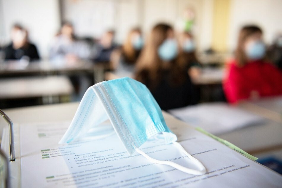 Schüler müssen sich zweimal je Woche testen lassen - und bald wieder Masken im Unterricht tragen?