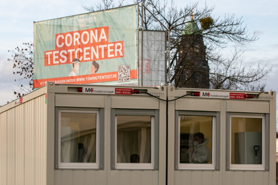 Das Corona-Testcenter befindet sich hinter dem Hygienemuseum.