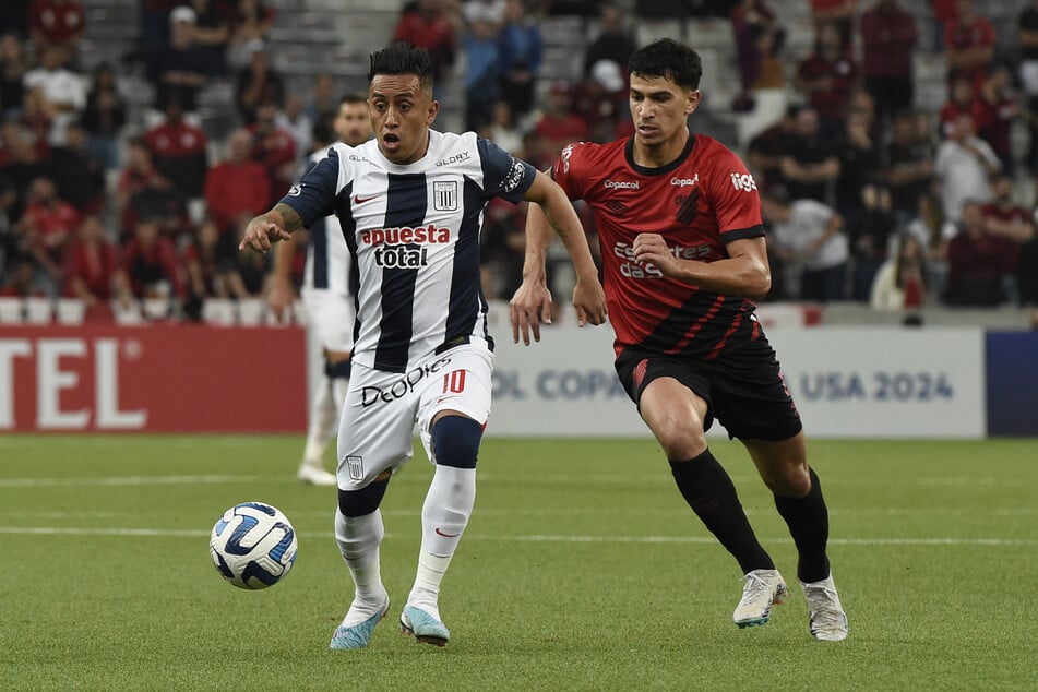 Christian Cueva (32, l.) war zuletzt in seiner Heimat für Alianza Lima am Ball, außerdem spielte er schon für Rayo Vallecano in Spanien, den FC Santos in Brasilien und FK Krasnodar in Russland.