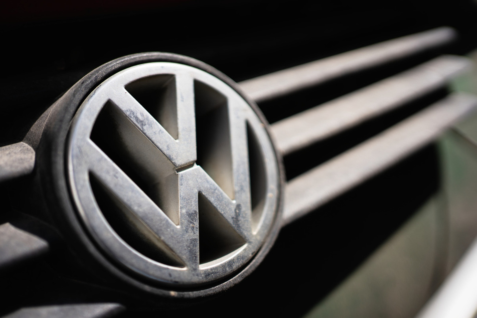 Volkswagen zieht nach und stoppt seine Werbung bei Facebook.