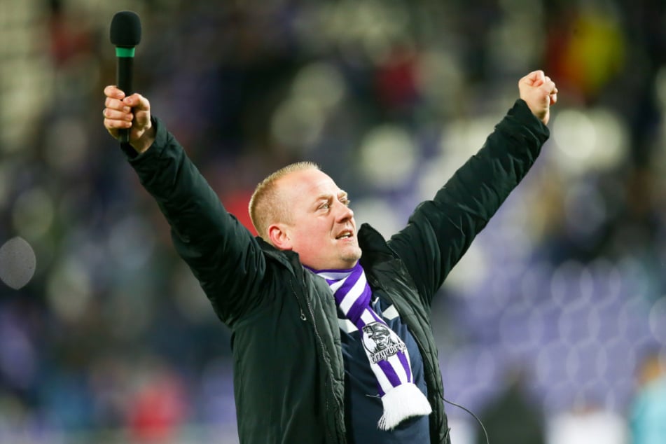 Zum Jubeln ist auch Aue-Stadionsprecher Mario Dörfler in dieser Rückrunde nicht. Nach der erneuten Heimniederlage standen auch ihm die Tränen in den Augen. (Archivbild)