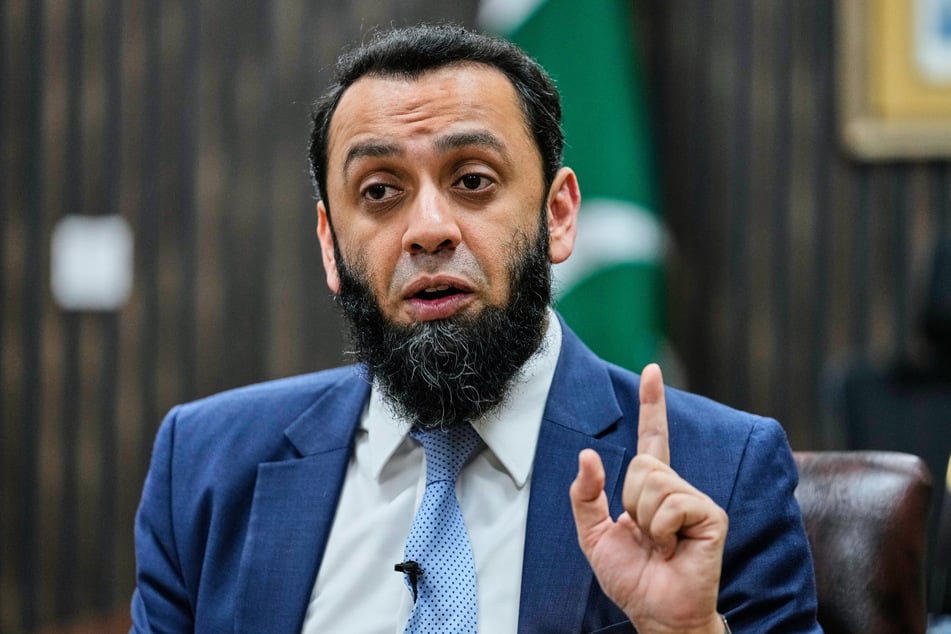 Laut pakistanischem Informationsminister Attaullah Tarar (40) gibt es bislang keine Zusage des Irans zu einem Treffen in Islamabad.