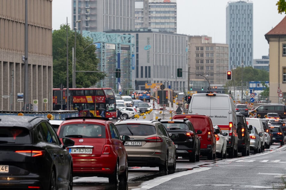 Essen und Köln gehören laut Verkehrsindex zu den am stärksten staugeplagten Großräumen Deutschlands. (Symbolfoto)
