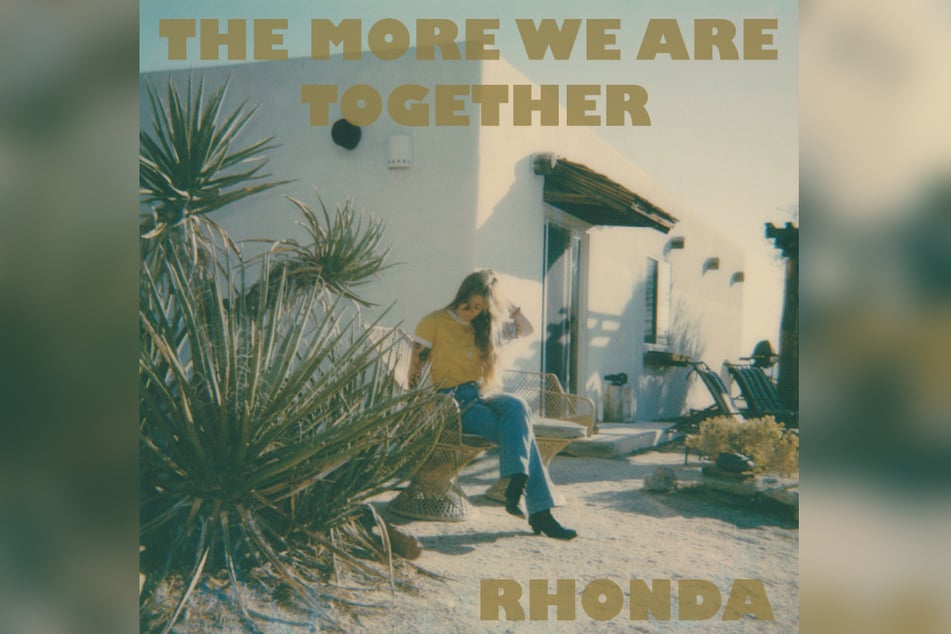 Der Abschiedssong "The More We Are Together" sei "einfach so passiert". Ein richtiger Rhonda-Satz, den die Sängerin in den vergangenen Jahren sehr häufig benutzt habe. Es sei geplant gewesen, einen Song zu schreiben, aber eher unter Vorbehalt. "Wir hätten nicht auf Biegen und Brechen etwas releast."