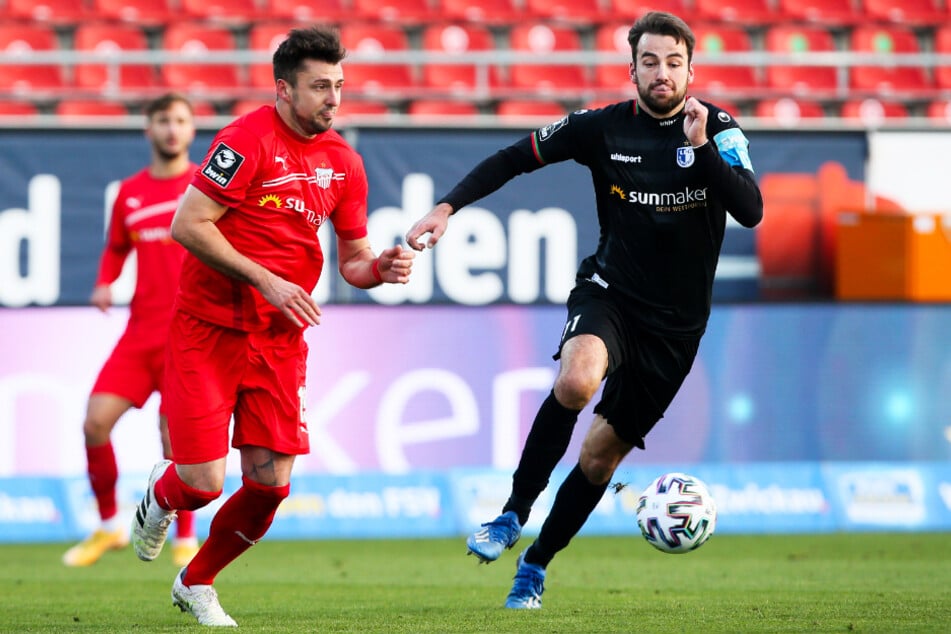 FCM-Kapitän Christian Beck (32, r.), hier im Duell mit Zwickaus Davy Frick, läuft seiner Form der vergangenen Jahre hinterher. Der Mittelstürmer traf in 15 Liga-Einsätzen bislang nur einmal und steht damit sinnbildlich für die sportliche Krise der Magdeburger.