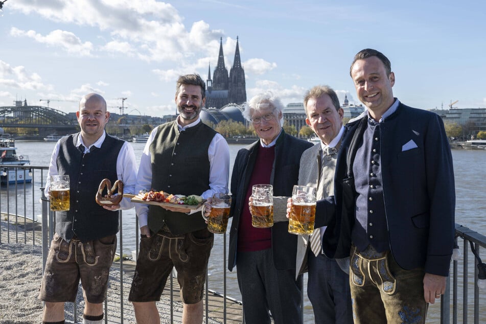 Haben das neue Volksfest vorgestellt (v.l.n.r.): Stefan Wolter, Koelncongress Gastronomie GmbH-Chef Sven Häffner, Prinz Luitpold von Bayern, Koelncongress-Chef Ralf Nüsser und Veranstalter Lukas Wachten.